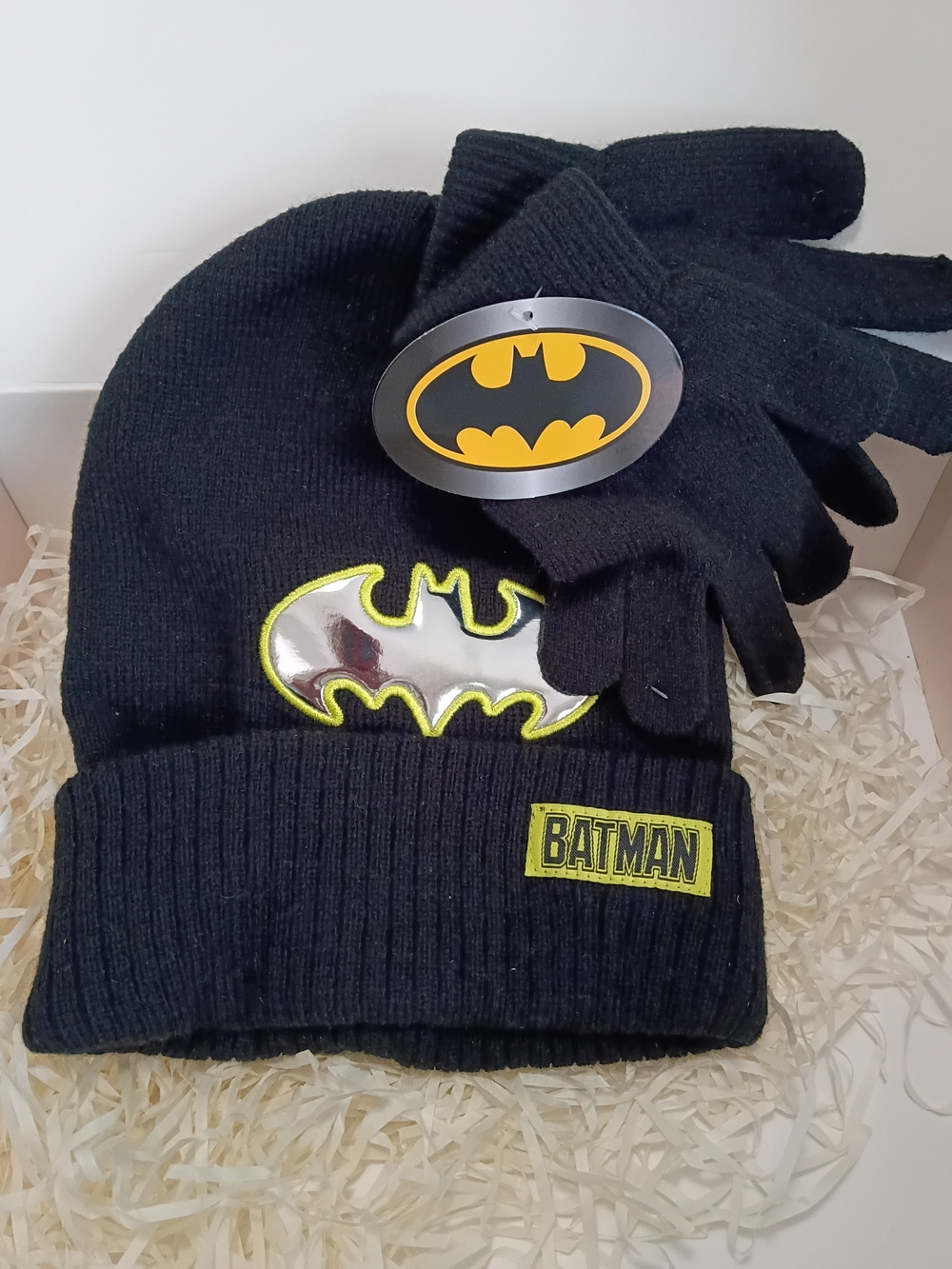 Batman NWT Kids Black Beanie and Gloves Set - Batman Logo